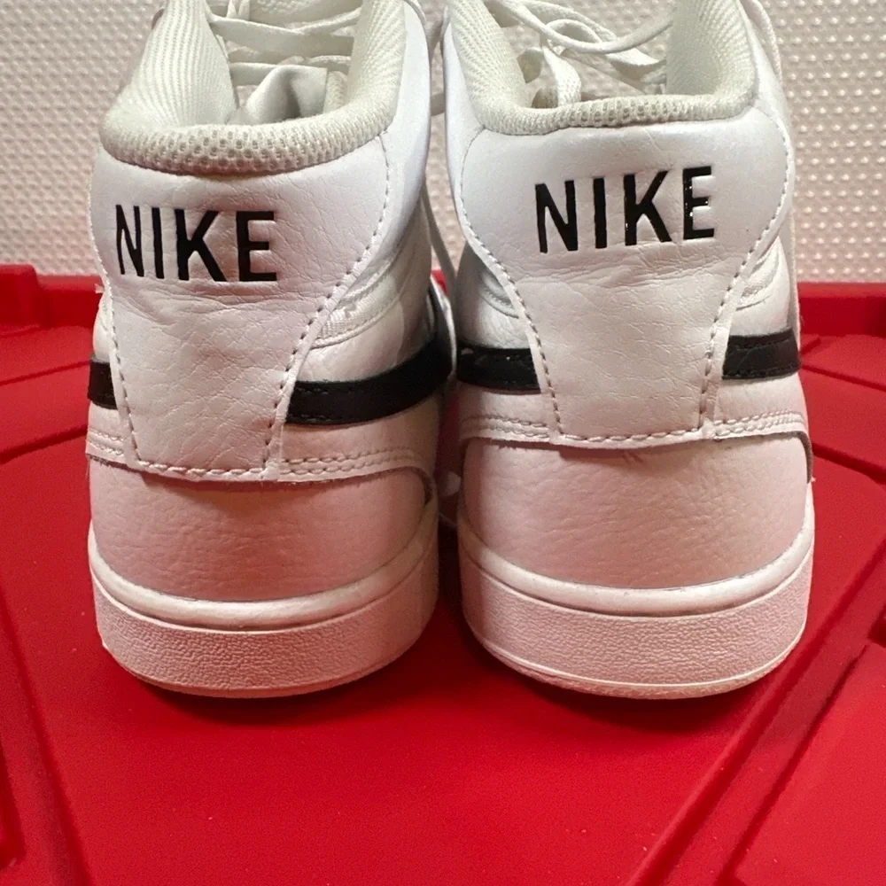 Nike step up